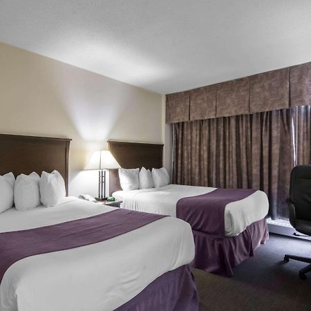 Quality Inn & Suites Йеллоунайф Экстерьер фото