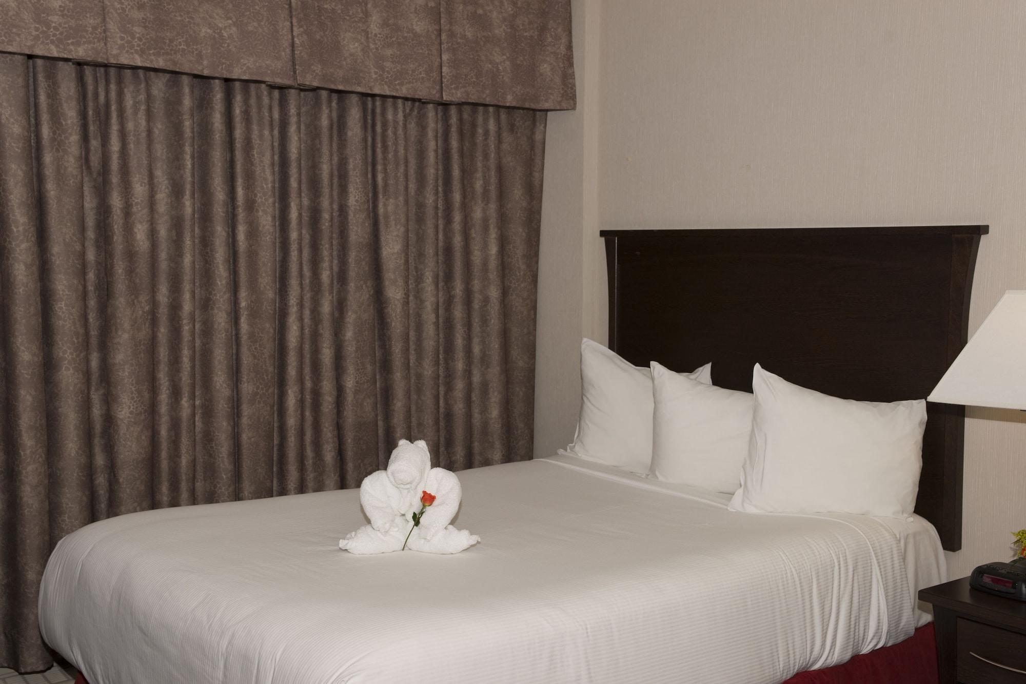 Quality Inn & Suites Йеллоунайф Экстерьер фото