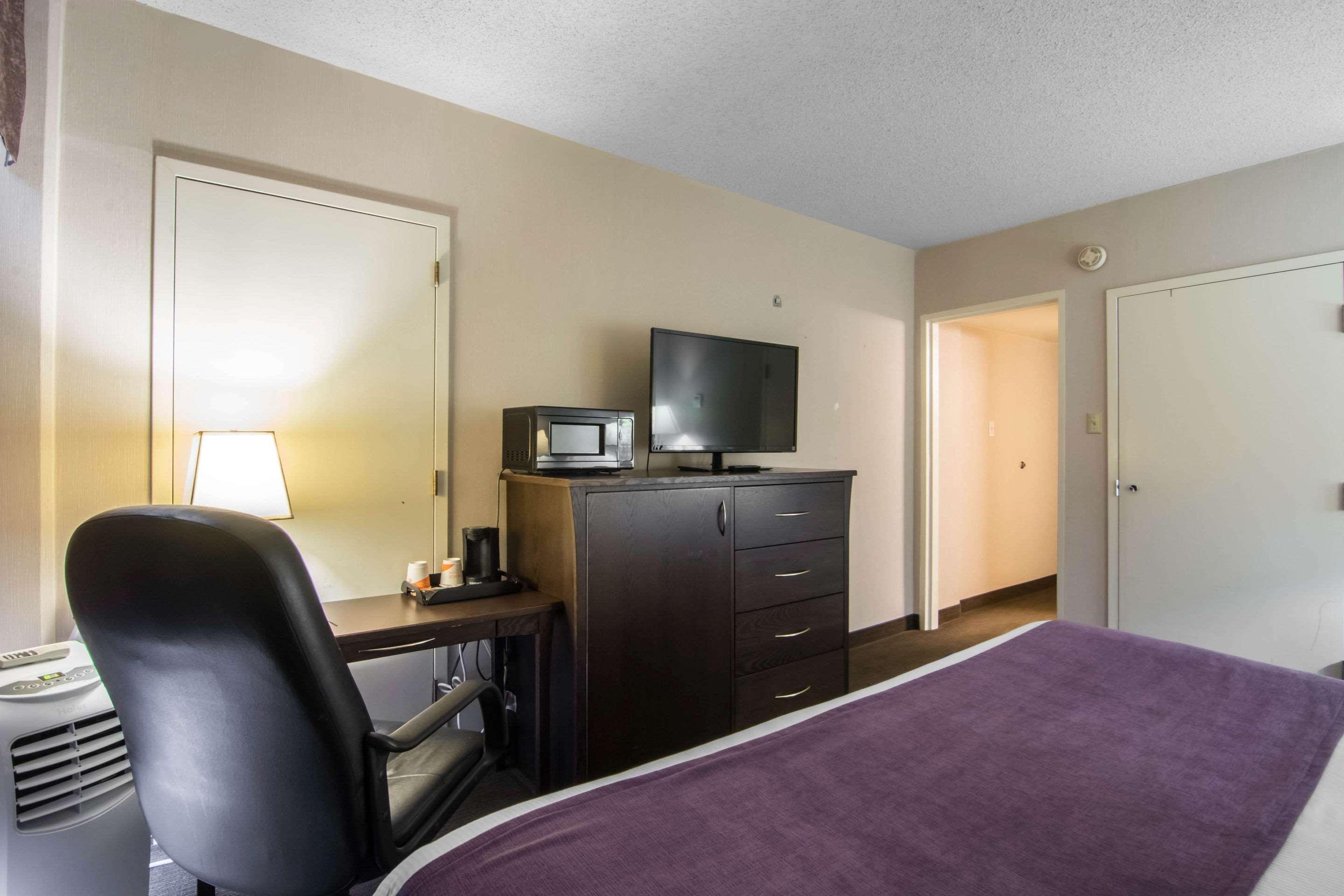 Quality Inn & Suites Йеллоунайф Экстерьер фото