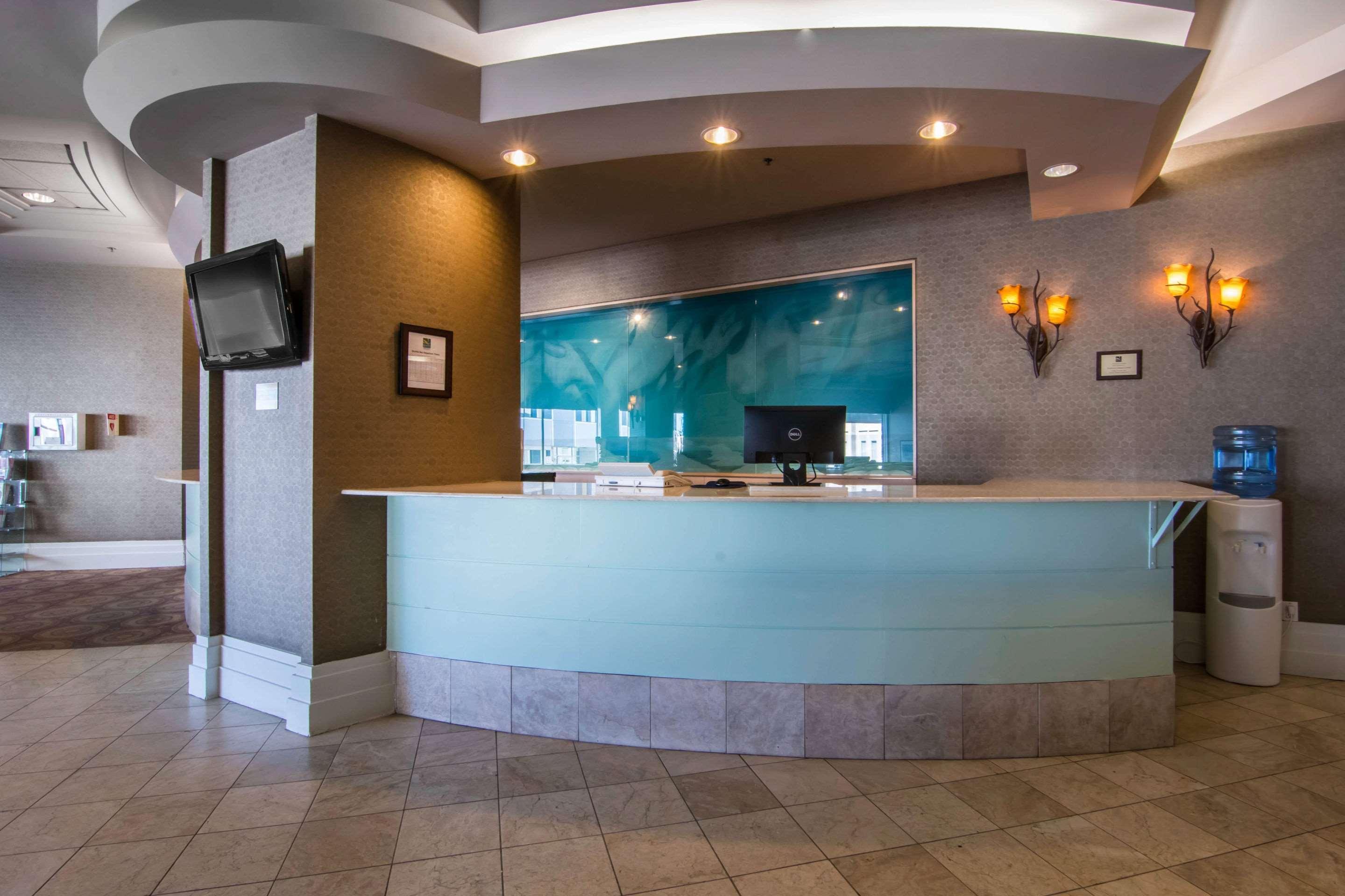 Quality Inn & Suites Йеллоунайф Экстерьер фото