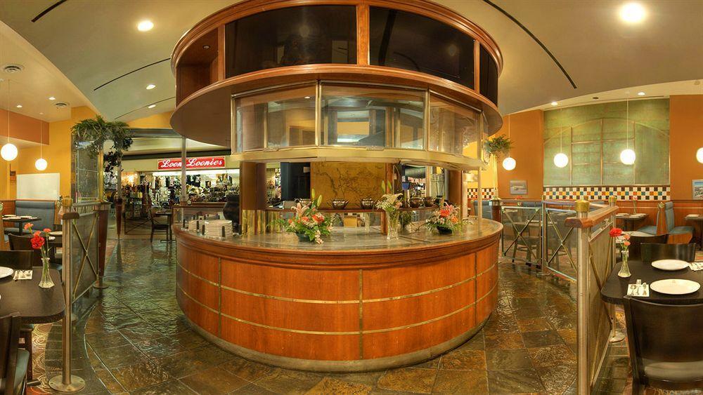 Quality Inn & Suites Йеллоунайф Экстерьер фото
